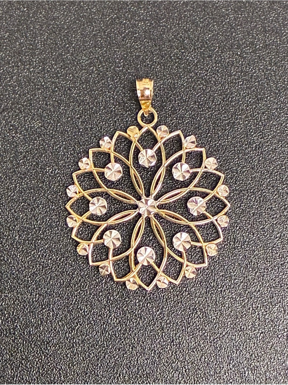 14K Two Tone Gold Diamond Cut Rhodium Round Floral Pendant For Necklace 2 Grams
